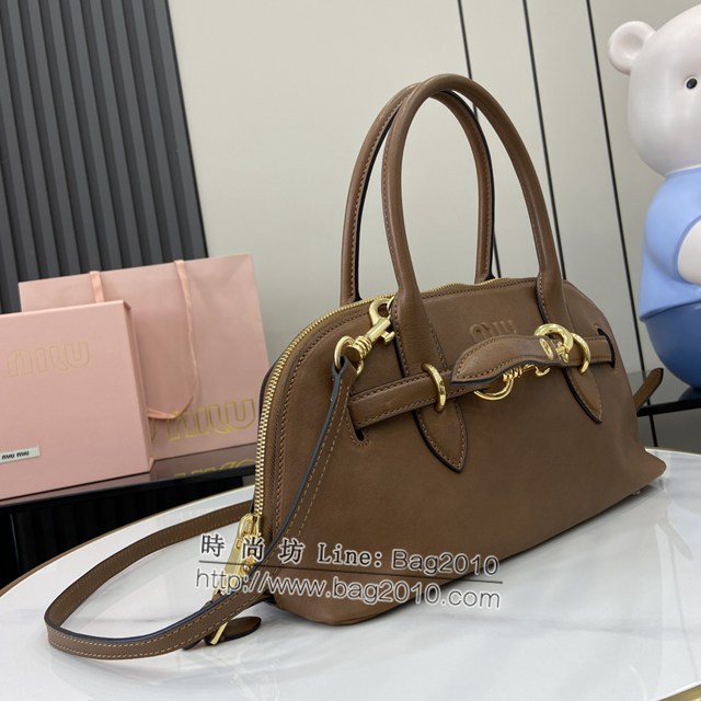 miumiu專櫃繆繆最新款爆款保齡球包原廠皮革手提包 jh2343型號：5bb168